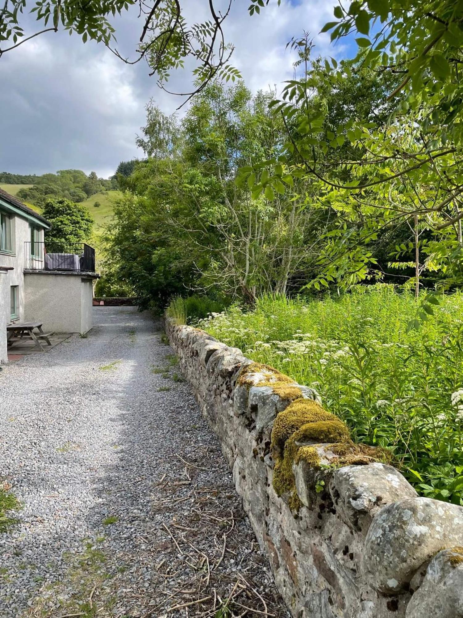 ドラムナドロッキットStylish Garden Flat Near Loch Nessアパートメント エクステリア 写真