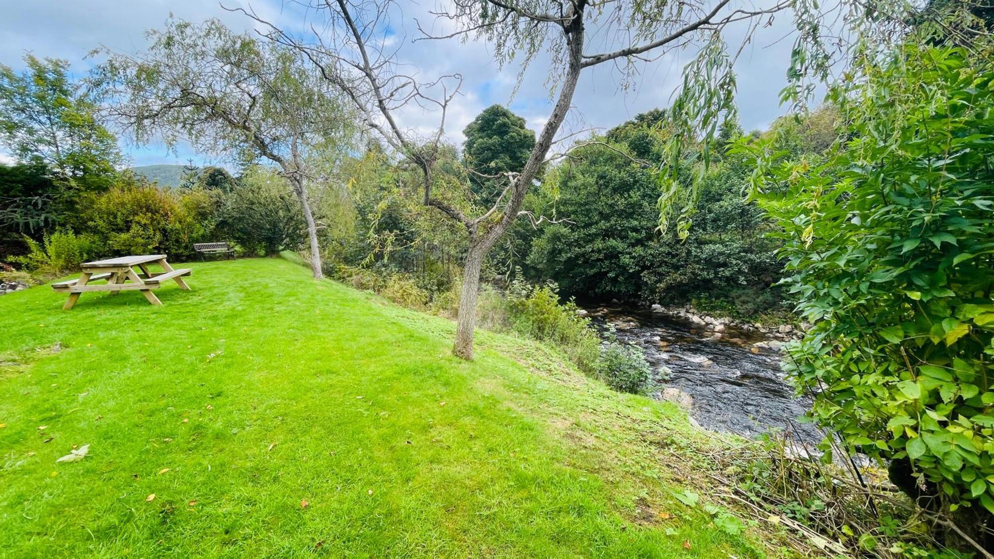 ドラムナドロッキットStylish Garden Flat Near Loch Nessアパートメント エクステリア 写真
